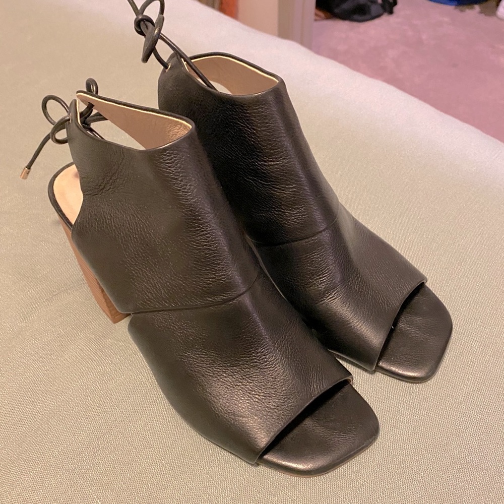 Kenneth Cole Black Leather Heels